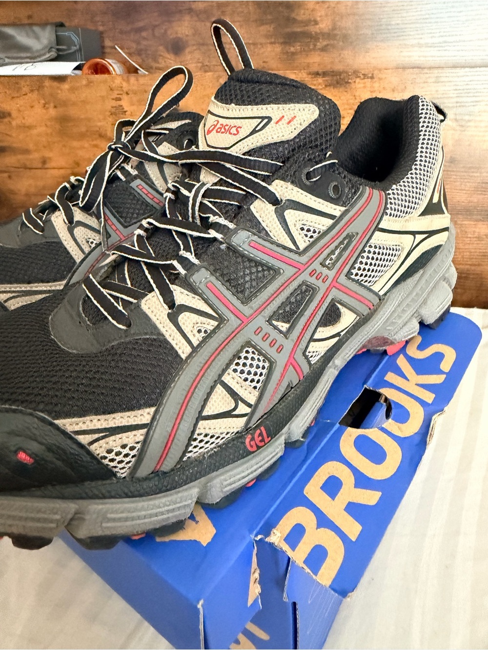 ASICS Men’s Black and Gray GEL Running Shoes 11.5